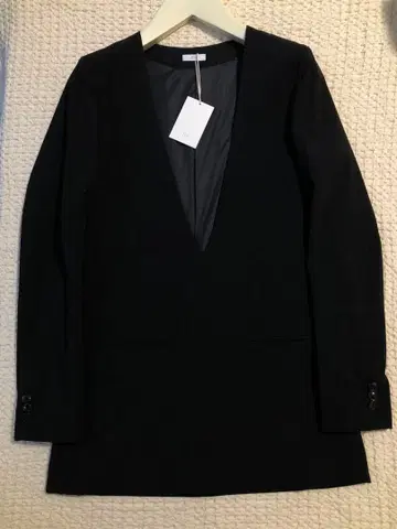 새상품 시착만 한 상품 ZOE 블랙 테일러드 자켓 M 사이즈