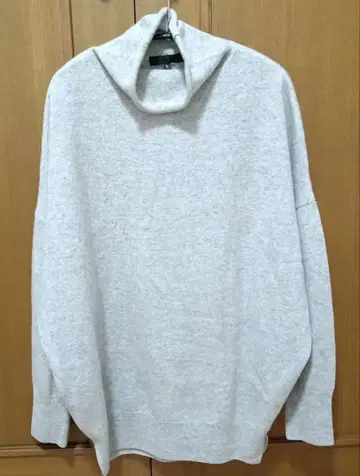 새상품급 캐시미어 혼방 스웨터 라이트 그레이 S 사이즈