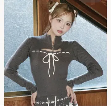 다리치 스티치 리본 오픈 니트탑 그레이