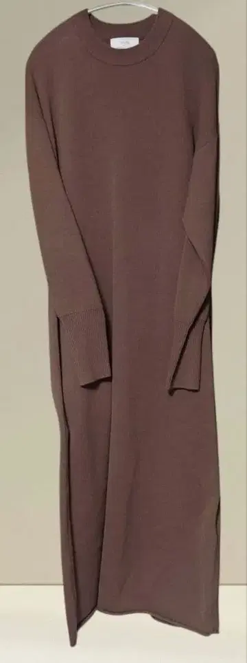 SLOBE IENA 워셔블 스무스 니트 원피스 브라운 2024