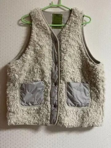 이번 시즌 nikoand 아이보리 플리스 슬리브리스 베스트