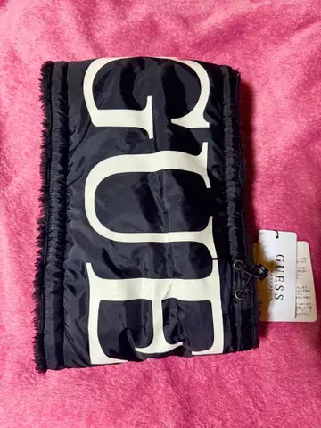 GUESS 블랙 로고 머플러