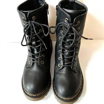 블랙 레이스업 부츠 지퍼 포함