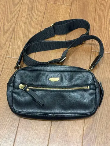 BLUE LABEL 블랙 가죽 숄더백