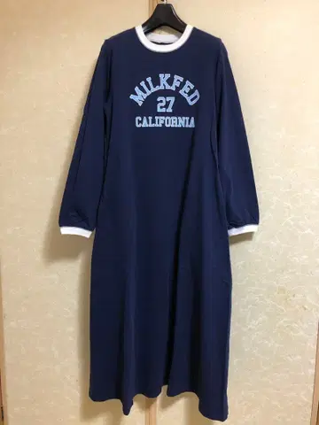 밀크페도 컨디션 최상 스타일업 완판 배색 로고 맥시 플레어 원피스 네이비