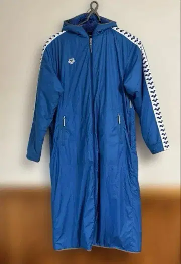 arena 아레나 DESCENTE 데상트 후드 부착 벤치 코트 파랑 XO