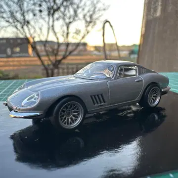 페라리 275 GTB 휠 교환 개조