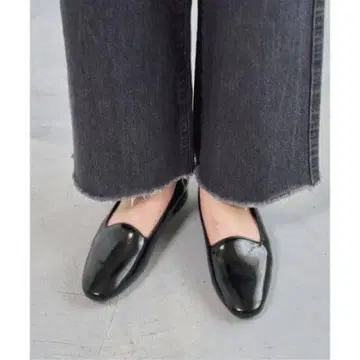 새상품급 르탈론 에나멜 블랙 로퍼 낮은 힐 박스 포함