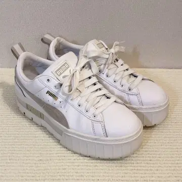 PUMA 통굽 스니커즈 화이트 24cm