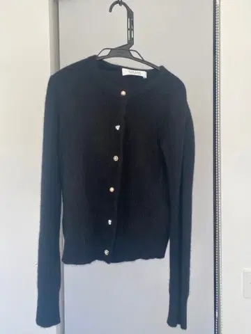 [택 포함] 블랙 모헤어 가디건 펄 버튼 포함