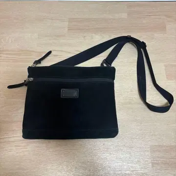 마스터피스 블랙 숄더백