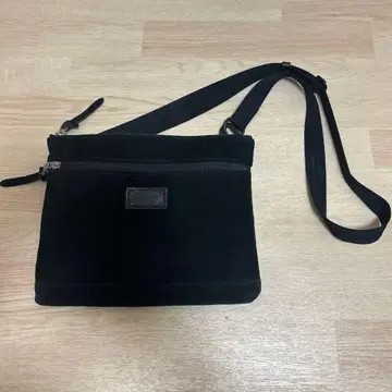 마스터피스 블랙 숄더백