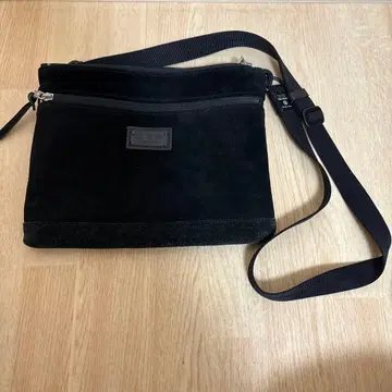 마스터피스 블랙 숄더백