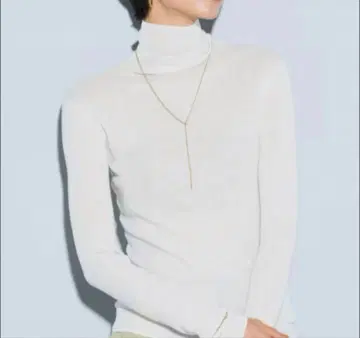 라메 시어 리브 터틀넥 스웨터 플라스테 s 화이트