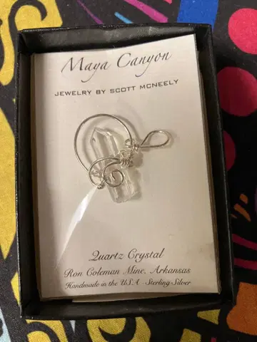 마야 캐니언 쿼츠 크리스탈 펜던트 탑