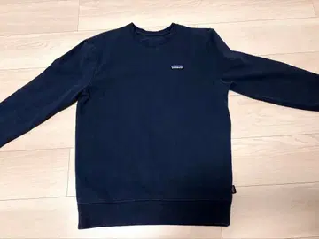 Patagonia 네이비 크루넥 맨투맨