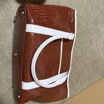 브라운 크로커다일 패턴 토트백