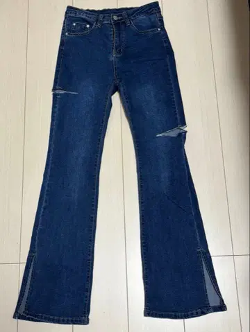 사이드 컷오프 슬릿 플레어 데님 팬츠