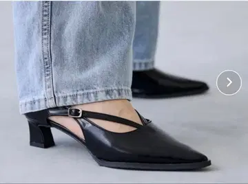 크로스 스트랩 스틸레토 힐 펌프스