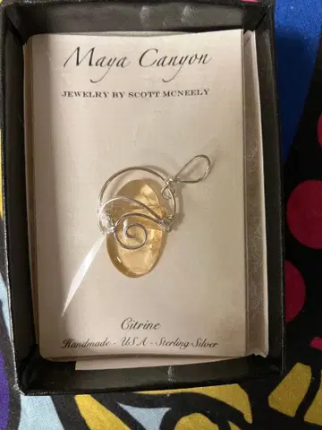 Maya Canyon 시트린 펜던트 탑