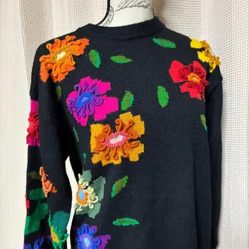 긴팔 레트로 블랙 꽃 플라워 화려한 비비드 입체 니트