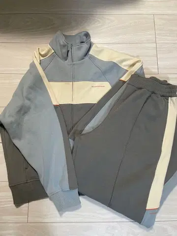 GU beautiful people 안감 보아 트랙 셋업