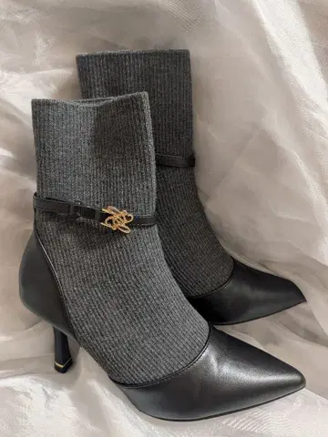 [완판템] RANDA 골드 파츠 니트 도킹 부츠 M 사이즈