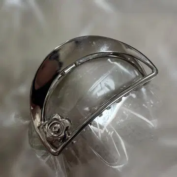 마리크와 실버 꽃 모티브 헤어 클립