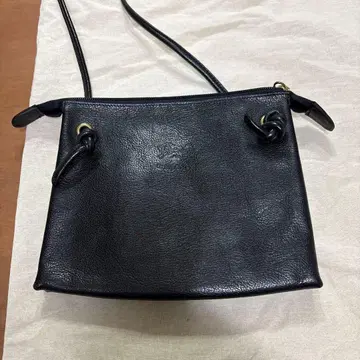 블랙 가죽 숄더백 IL BISONTE