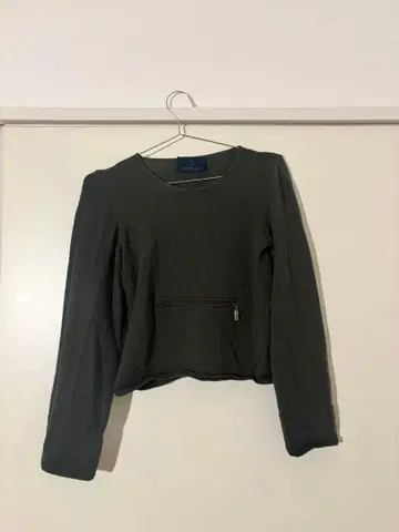 카키 긴팔 크롭 니트