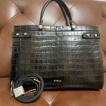 FURLA 크로커다일 패턴 LADY M