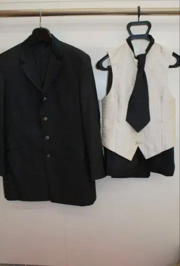 초특가 무료배송 중고 턱시도 O-820-61 사이즈 표시 없음 블랙 계열