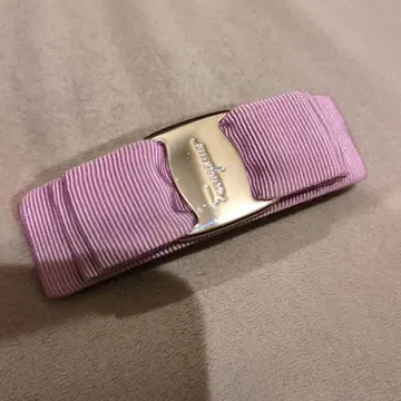 [레어 컬러 새상품급] Ferragamo 핑크 리본 머리핀