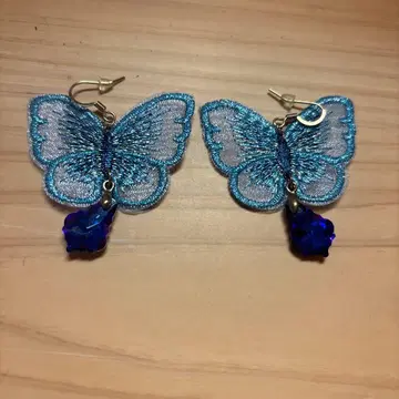 [ 핸드메이드 ] 파란색 자수 나비 크리스탈 비즈 귀걸이