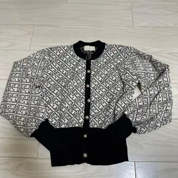 eimy istoire 로고 가디건