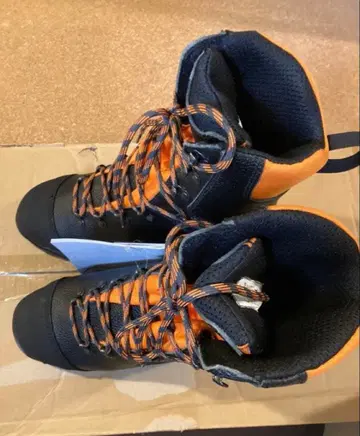 허스크바나 미사용 부츠