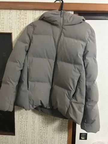 새상품급 유니클로 심리스 다운 후드티 그레이지