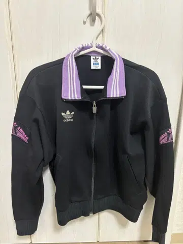 adidas 트랙 자켓 블랙 x 퍼플