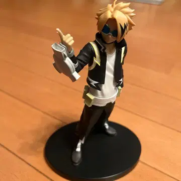 나의 히어로 아카데미아 가미나리 덴키 피규어
