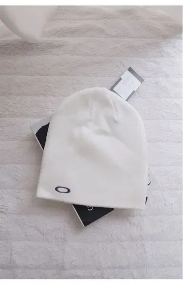 OAKLEY 화이트 니트 모자 프리 사이즈