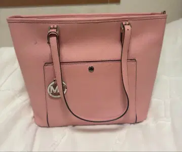 마이클코어스 핑크 토트백 외 포켓 부착