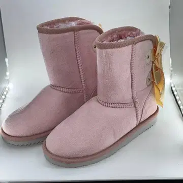 핑크 리본 포함 어그 부츠