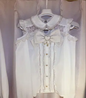 프릴 리본 포함 화이트 셔츠