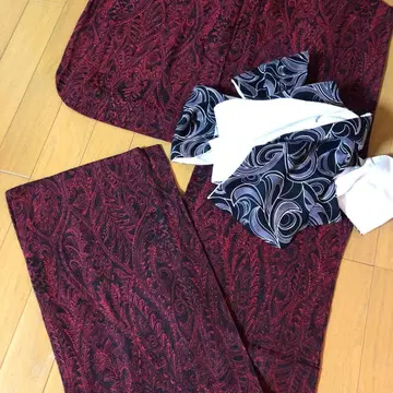 빈티지 울 단의 코몬 블랙 x 빨간색의 보타니컬 아라베스크