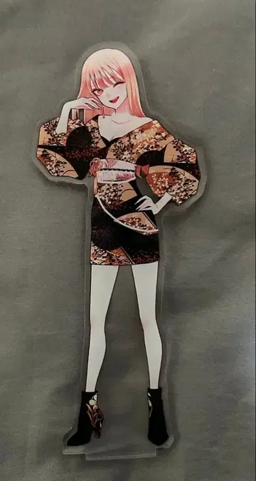 그 비스크 돌은 사랑을 한다 아크릴 스탠드 키타가와 마린