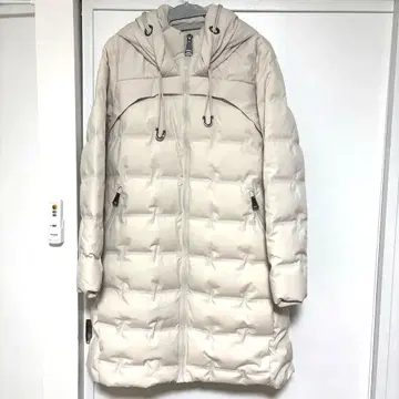 아이보리색 롱 코트 후드 부착