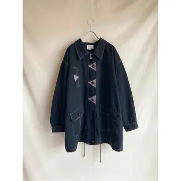 Used 삼각형 패치가 귀여운 블랙 x 스티치 레트로 하프 코트