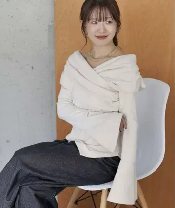 thevon. yuna 기획 크로스넥 2way 티셔츠 화이트