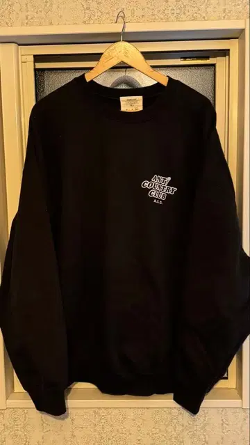 ANTI COUNTRY CLUB 맨투맨 블랙