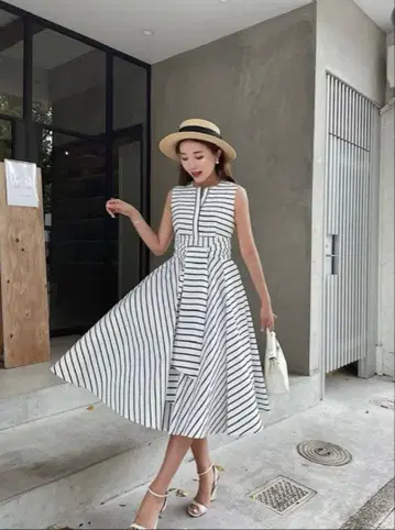 [ 택 포함 미사용 새상품 ] 셰리에 스트라이프 슬리브리스 원피스